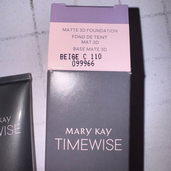 Mary Kay TimeWise Matte 3D Foundation 1 fl. oz. Beige C 110 - Picture 2 of 3